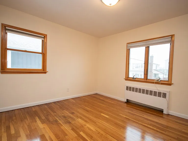 48 Rochester Ave #UPSTAIRS — Photo 13