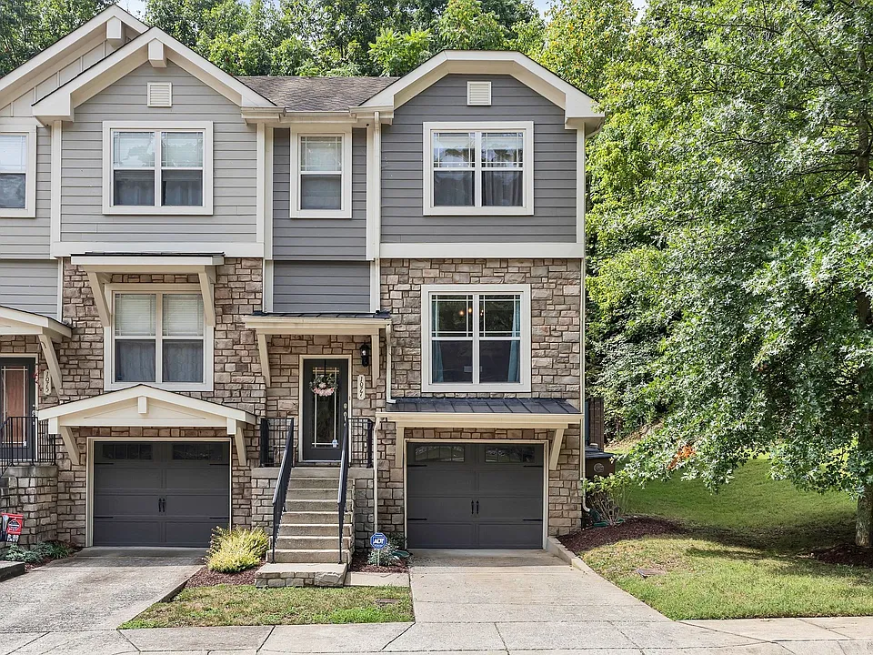 1077 Woodbury Falls Dr