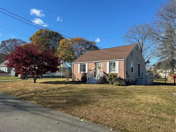 33 Greenpost Ln, Warwick, RI 02889