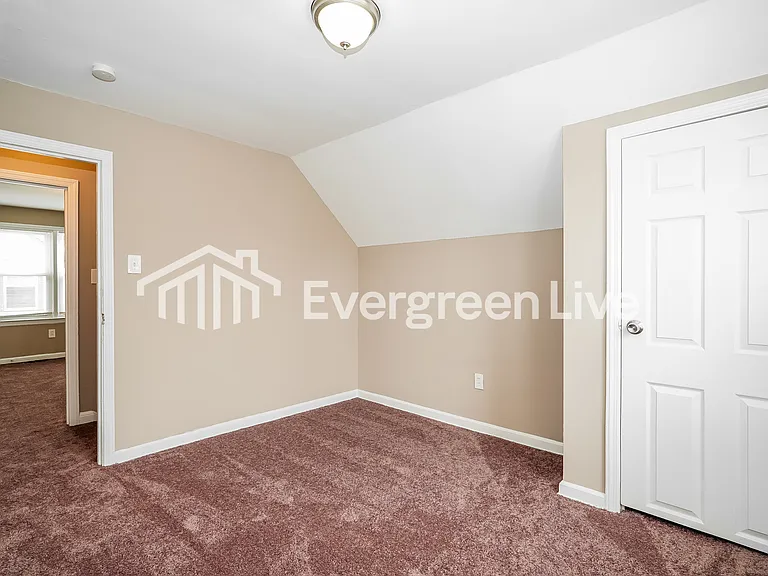 2272 Delavan Dr — Photo 13