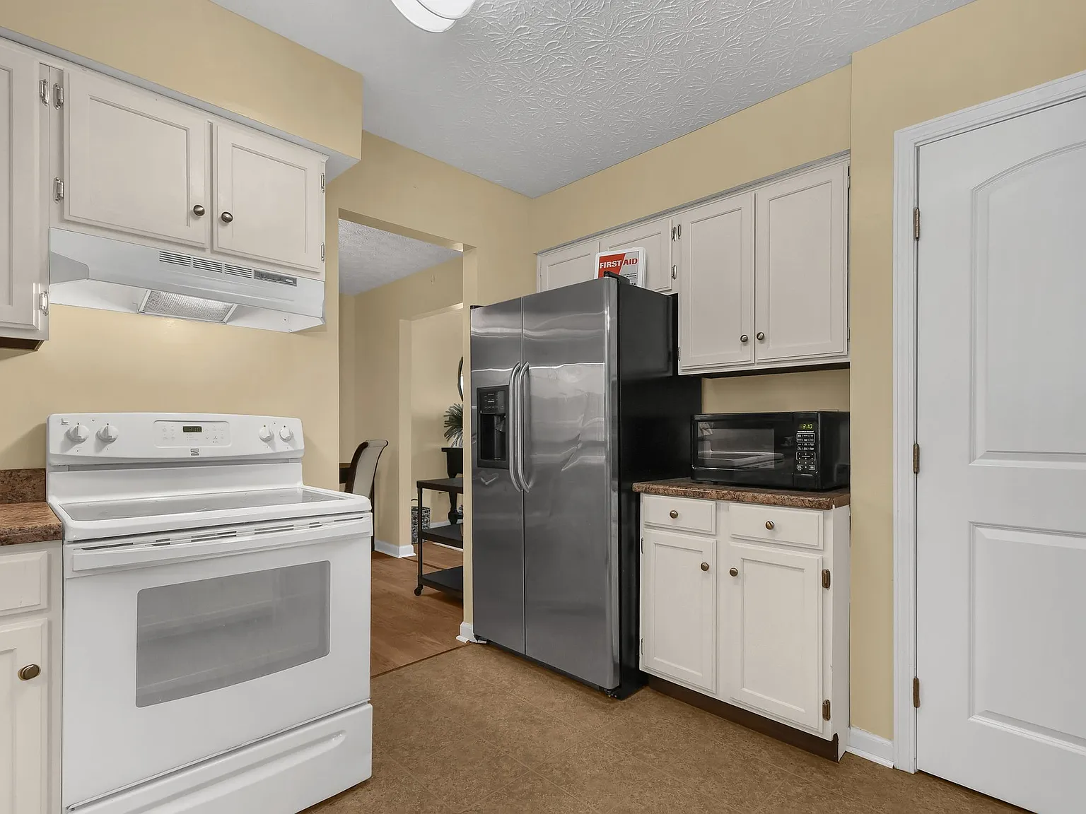 3 bed, 1.5 bath, 1576 sqft, $3,500 — Photo 4