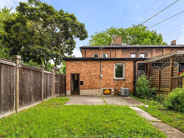 803 Monmouth Rd — Photo 24