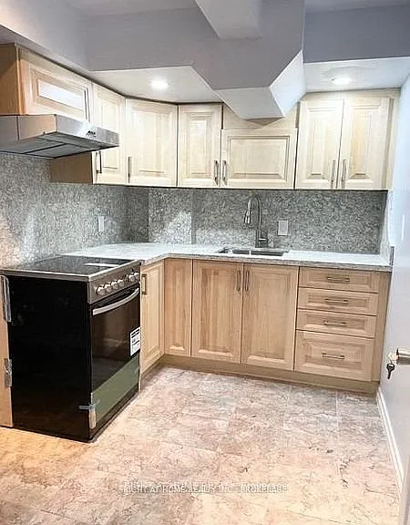 2194 Saint Clair Ave W — Photo 5