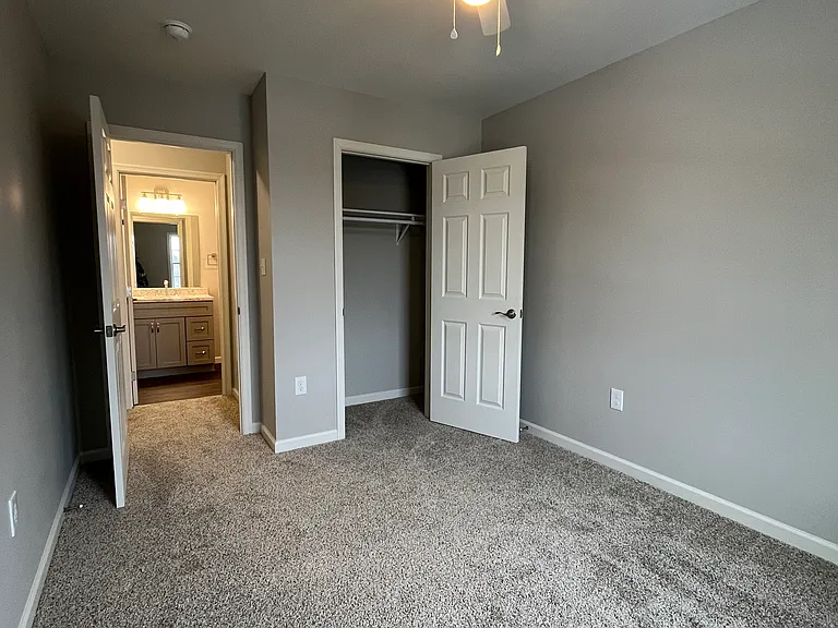 234 N Colonial Dr — Photo 28
