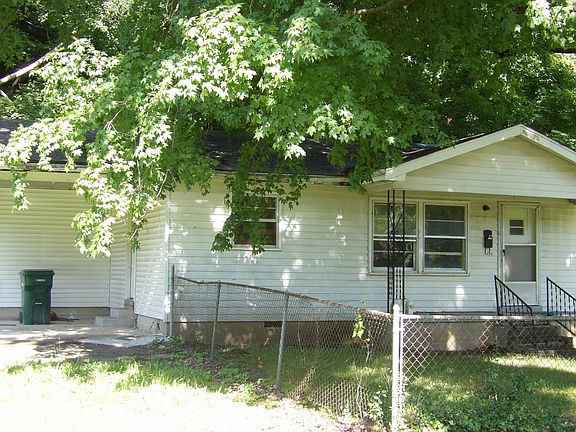 5th image of 241 Lomax Ave