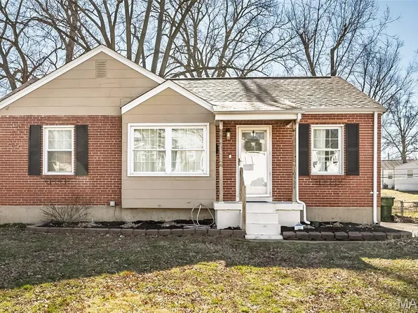 10524 Saint Henry Ln, Saint Ann, MO 63074