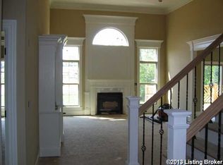 527 Locust Creek Blvd, Louisville, KY 40245