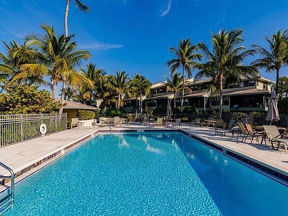 4th image of 16709 Bocilla Palms Dr #18