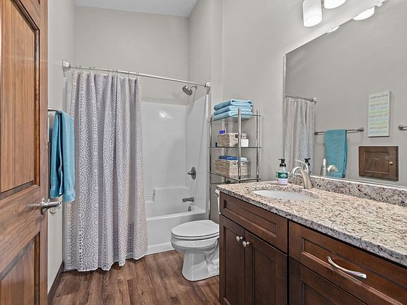 5th image of 1054 W Willis Way