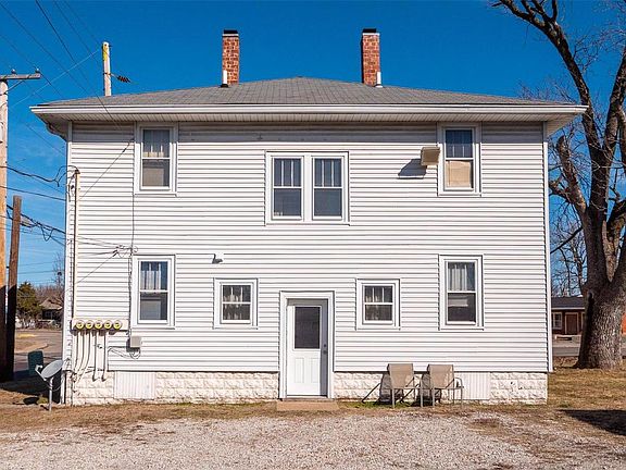 3rd image of 301 E McCasland Ave