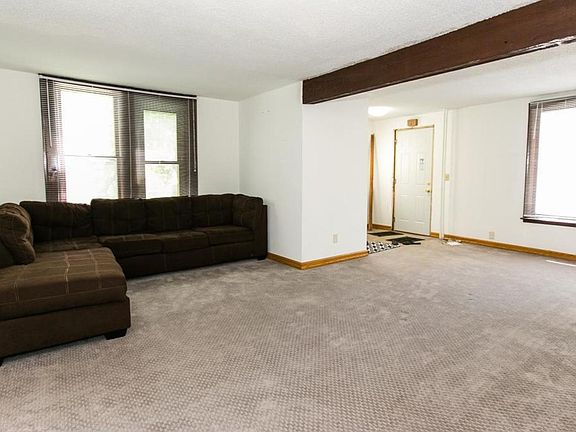 3rd image of 891 Wakefield Ave