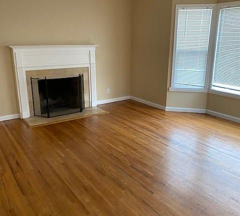 5th image of 8021 Kenyon Ave