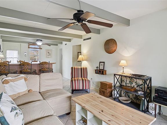 4th image of 1703 Club Cir