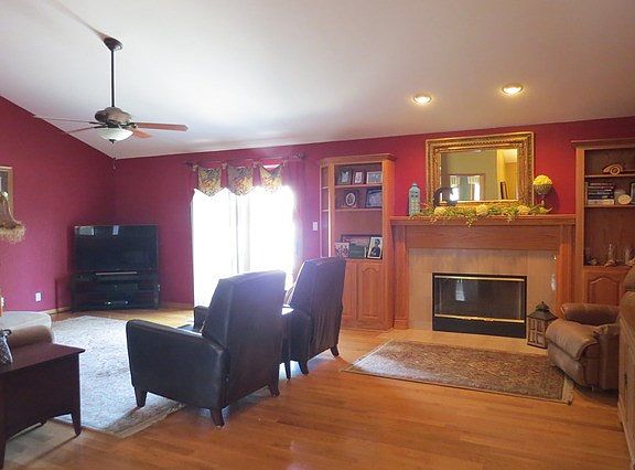 4th image of 1610 Viking Dr