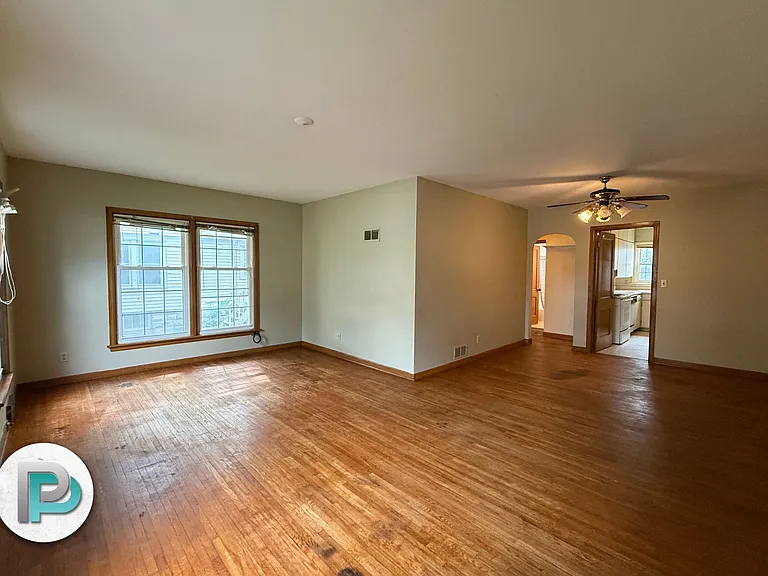 221 2nd St NE #1 — Photo 6