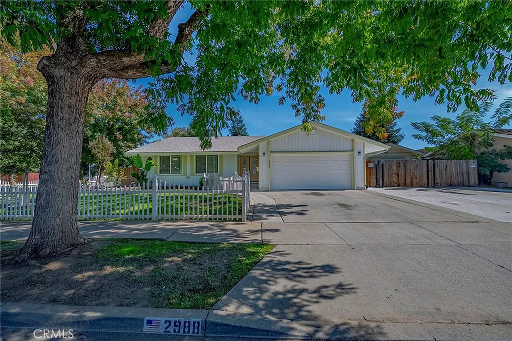 2988 Bedford Dr photo 1