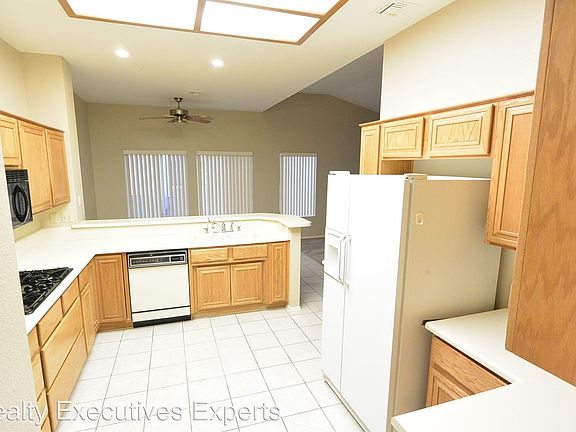 4th image of 2500 Sunup Dr