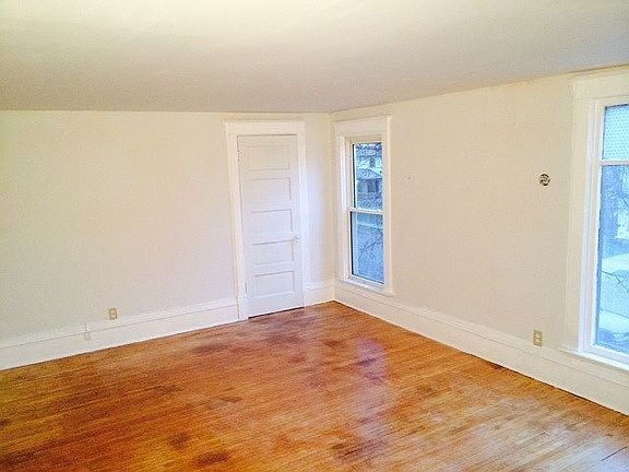 5th image of 501 Newton Ave N