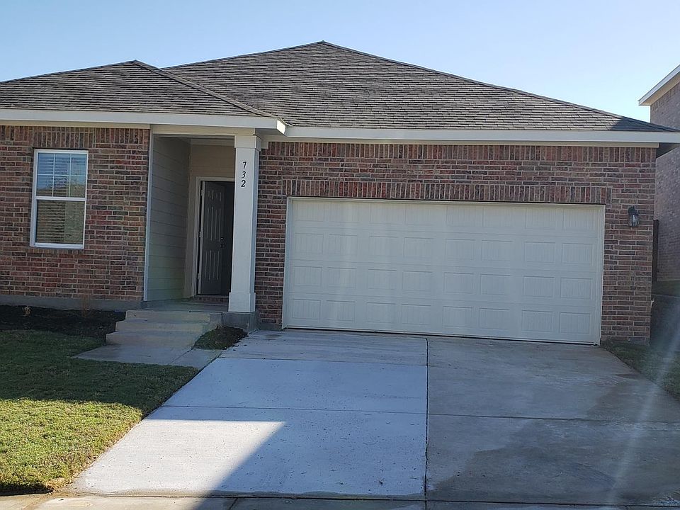 1st image of 746 Yorkshire Dr