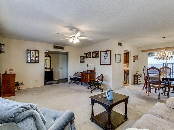 5th image of 2307 E Geneva Dr