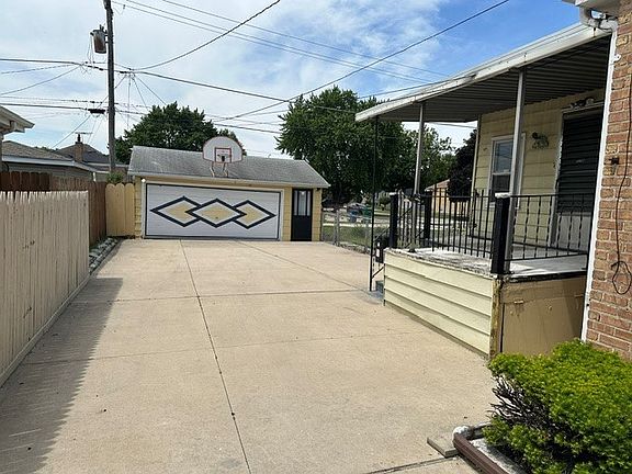 3rd image of 7700 Lawler Ave