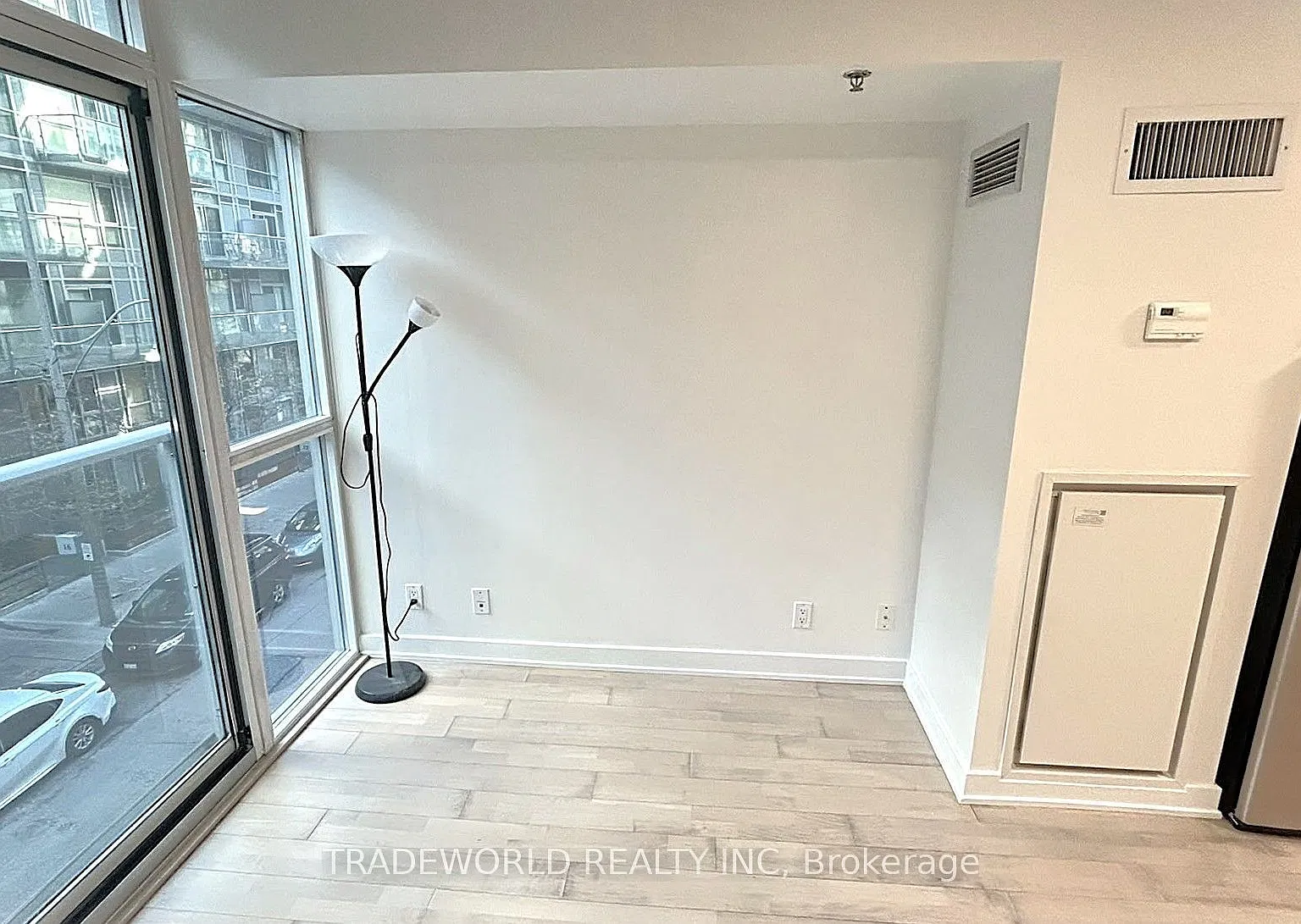 Boutique Condo — Photo 4