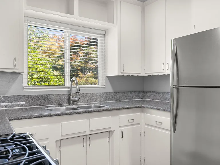 1577 Pine Avenue — Photo 14