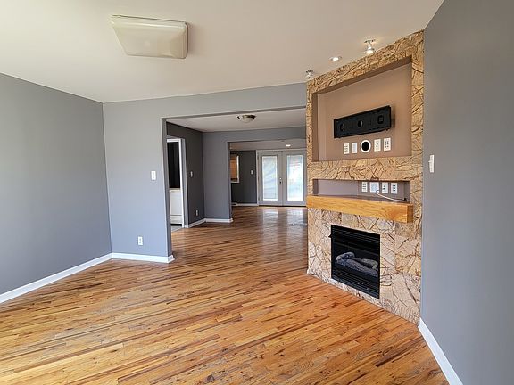 3rd image of 9044 Central Ave