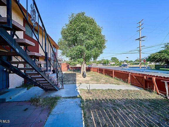 3rd image of 1011 W Avenue H12