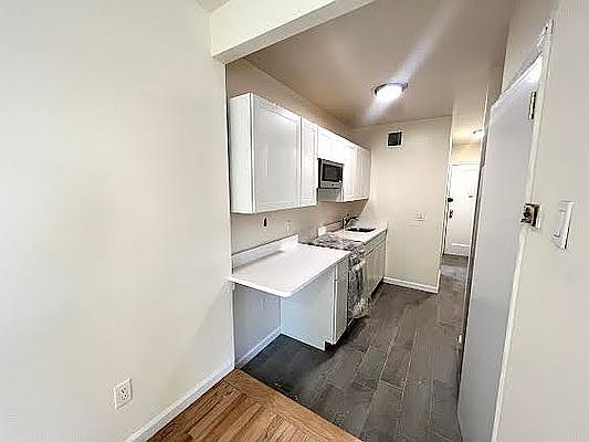 4th image of 321 W 105th St