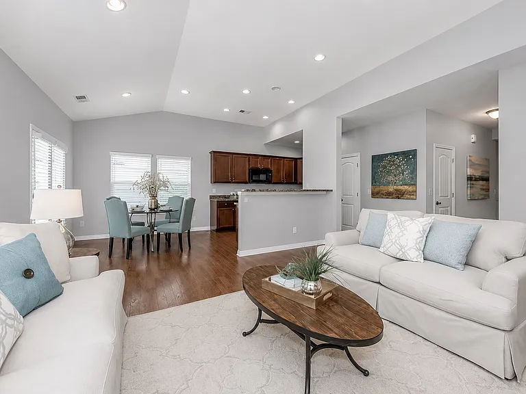 1015 Albany Park Dr — Photo 15