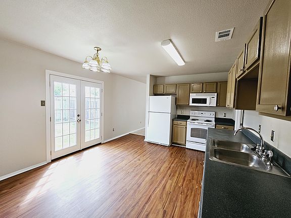 4th image of 100 Briarwood Ct