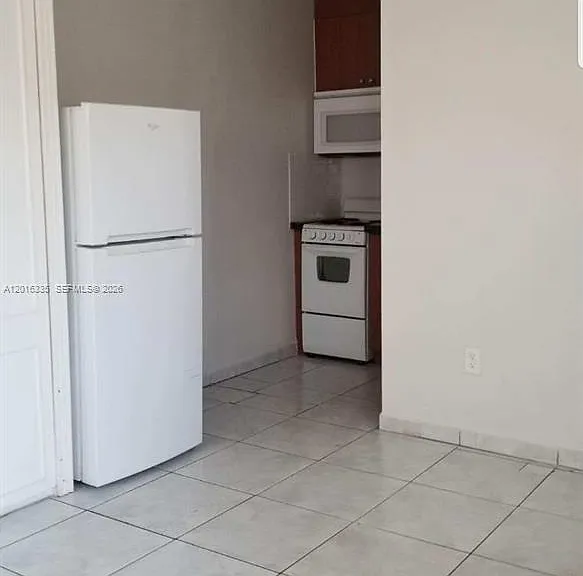 554 NE 68th St #4 — Photo 7