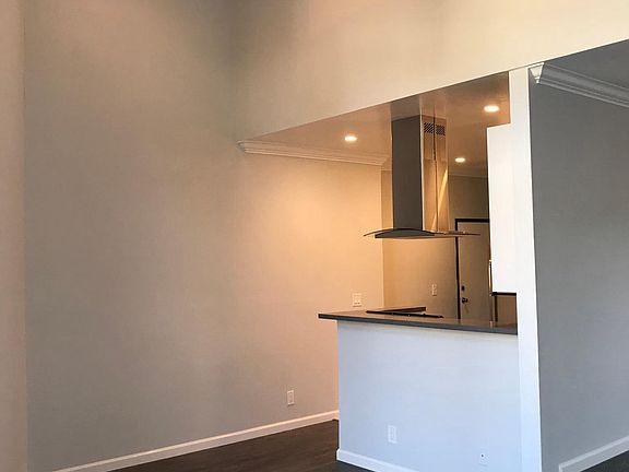 4th image of 2107 N Beachwood Dr APT 302