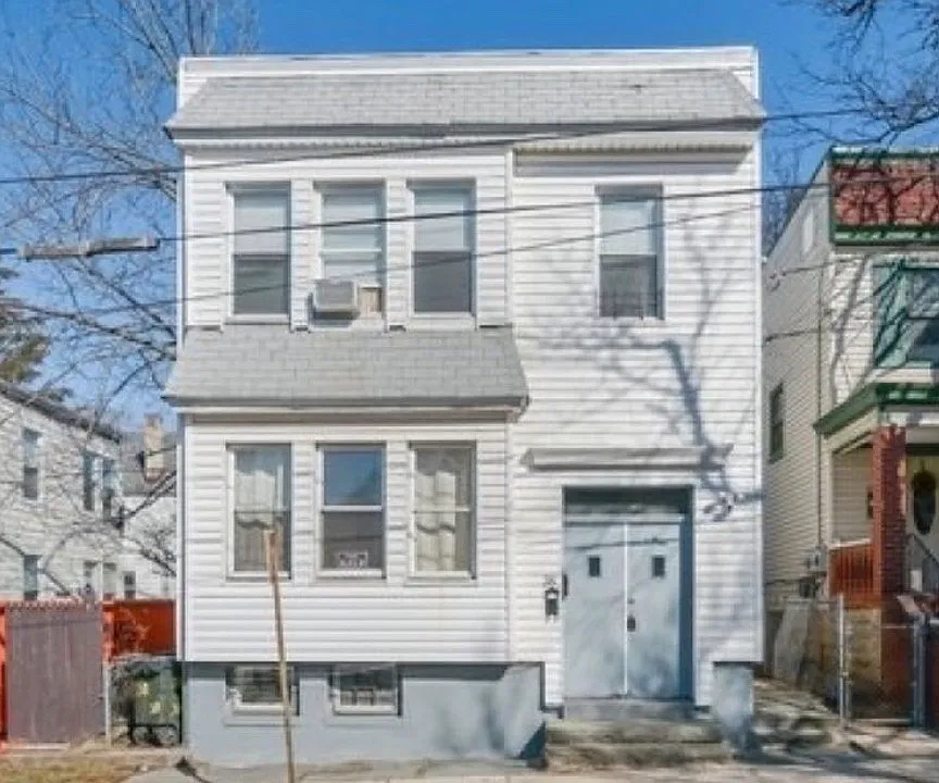 38 W Avon Ave #1