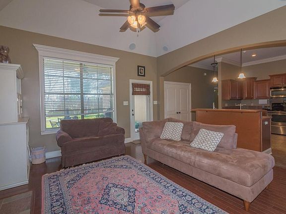 4th image of 301 Bentgrass Dr