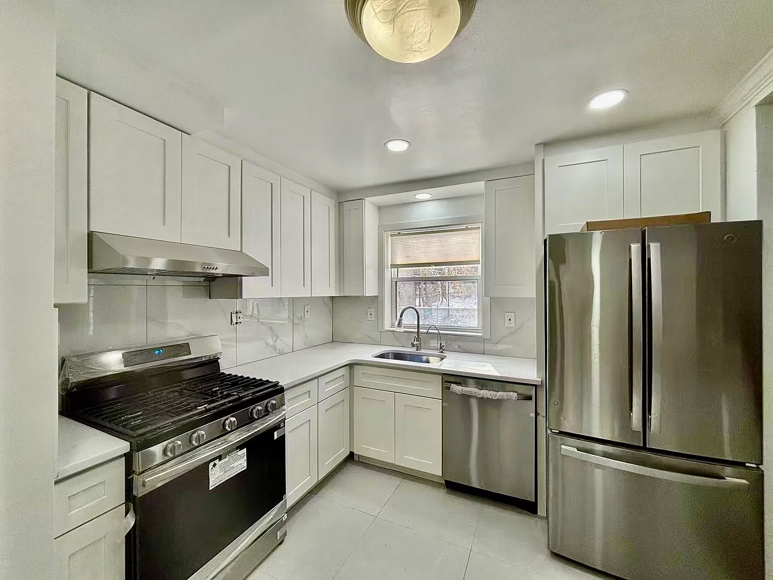 3 bed, 2.5 bath, $4,150 — Photo 1