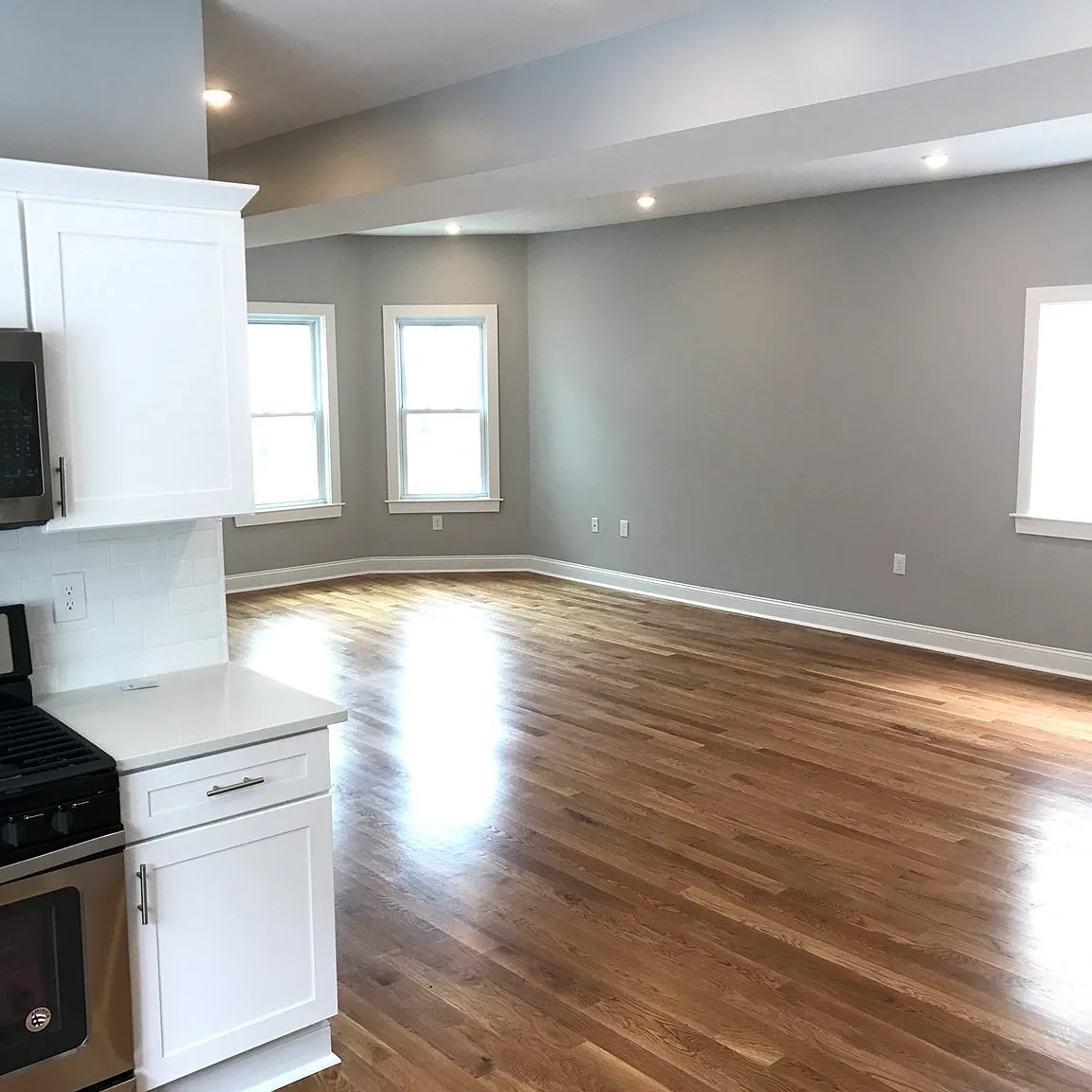 4 bed, 2.0 bath, 1900 sqft, $4,400 — Photo 2