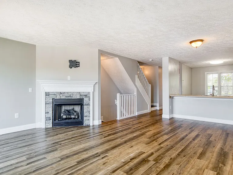 1615 Providence Blvd — Photo 4