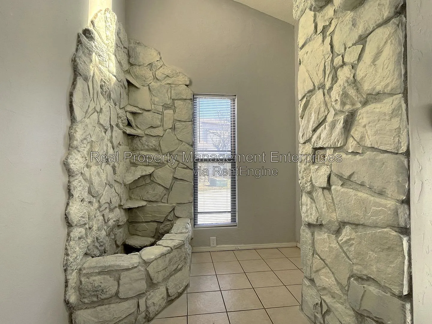 2 bed, 2.0 bath, 1600 sqft, $1,300 — Photo 3