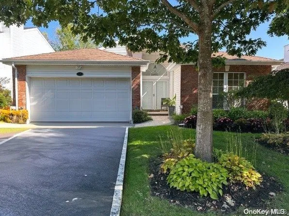 12 Hamlet Drive #12, Commack, NY 11725