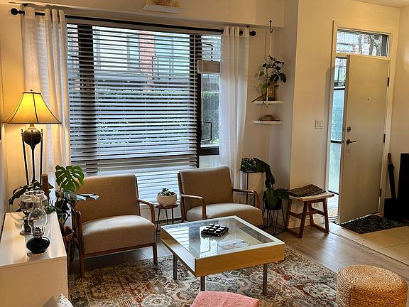 Living space (additional view)