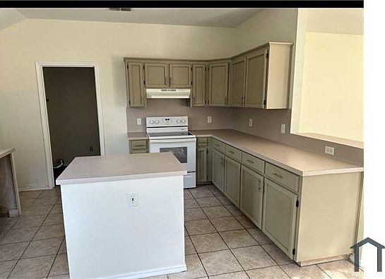 3rd image of 7909 Elk Dr