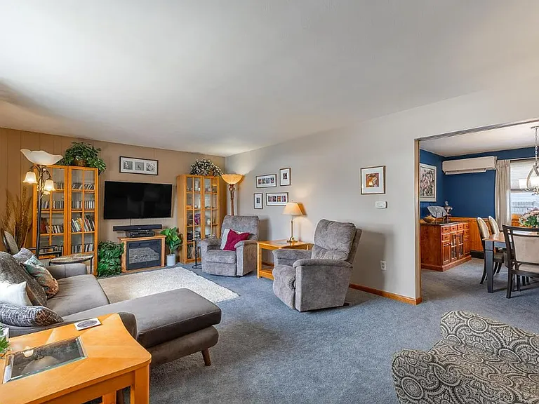 1343 Harris St — Photo 4