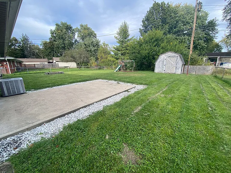 845 Middle Dr — Photo 2