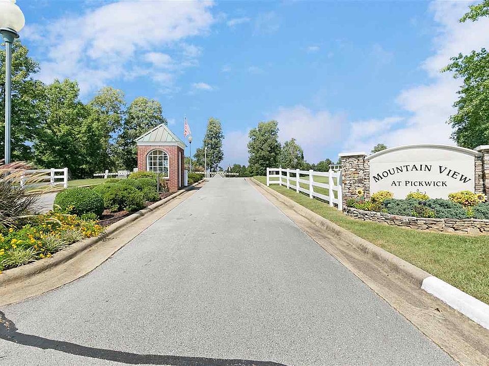 1st image of 28 Cumberland Dr