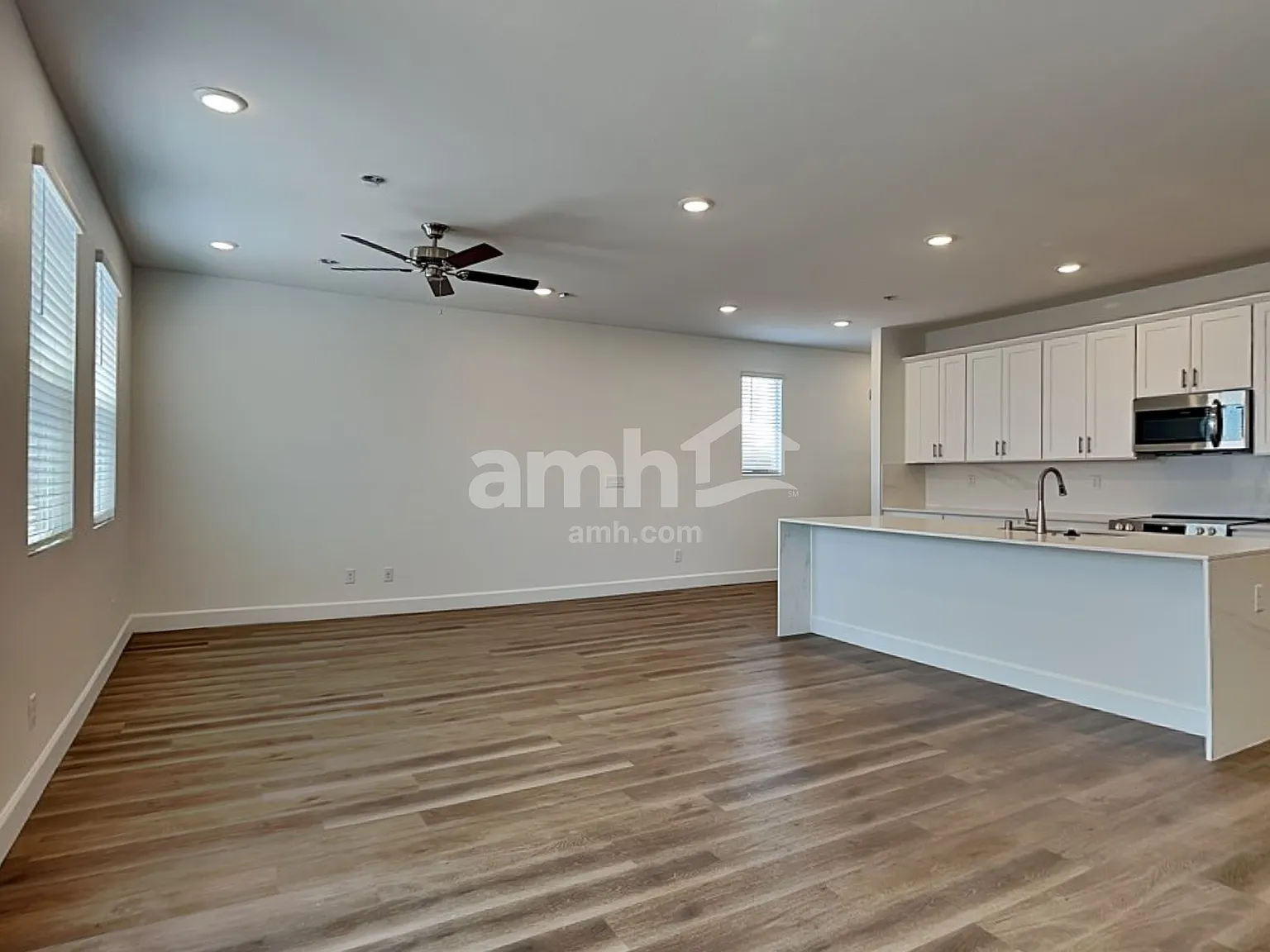 3 bed, 2.5 bath, 2040 sqft, $2,515 — Photo 4