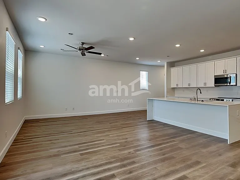 6495 Rush Ave — Photo 4