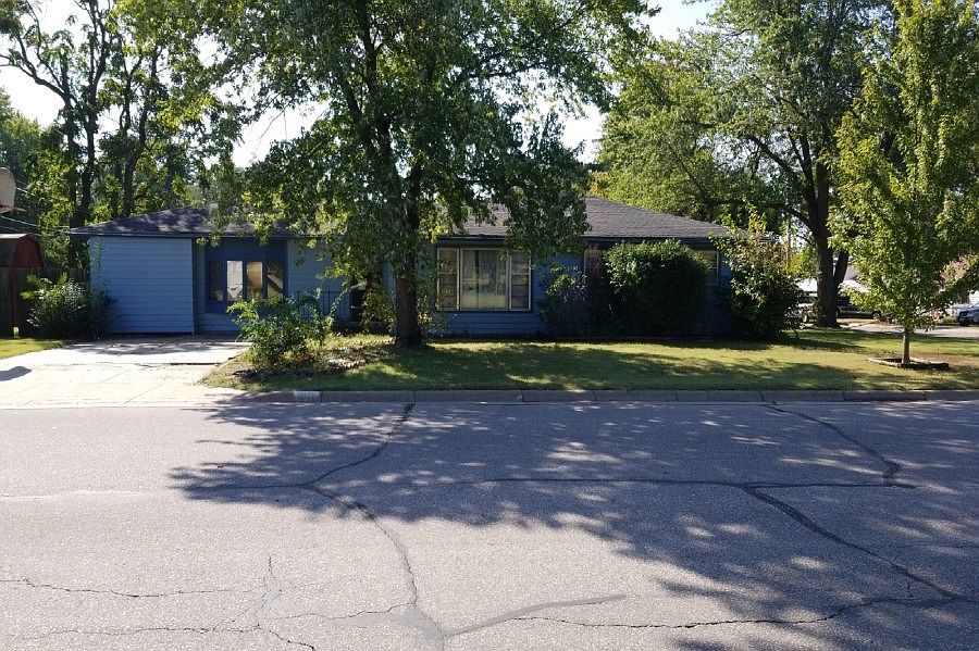 1st image of 1821 W 3rd Ave