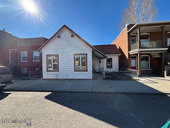 2nd image of 1130 E 2nd St